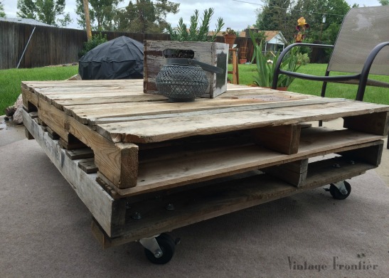 Add some fun to your porch or deck with this great Pallet Coffee Table.